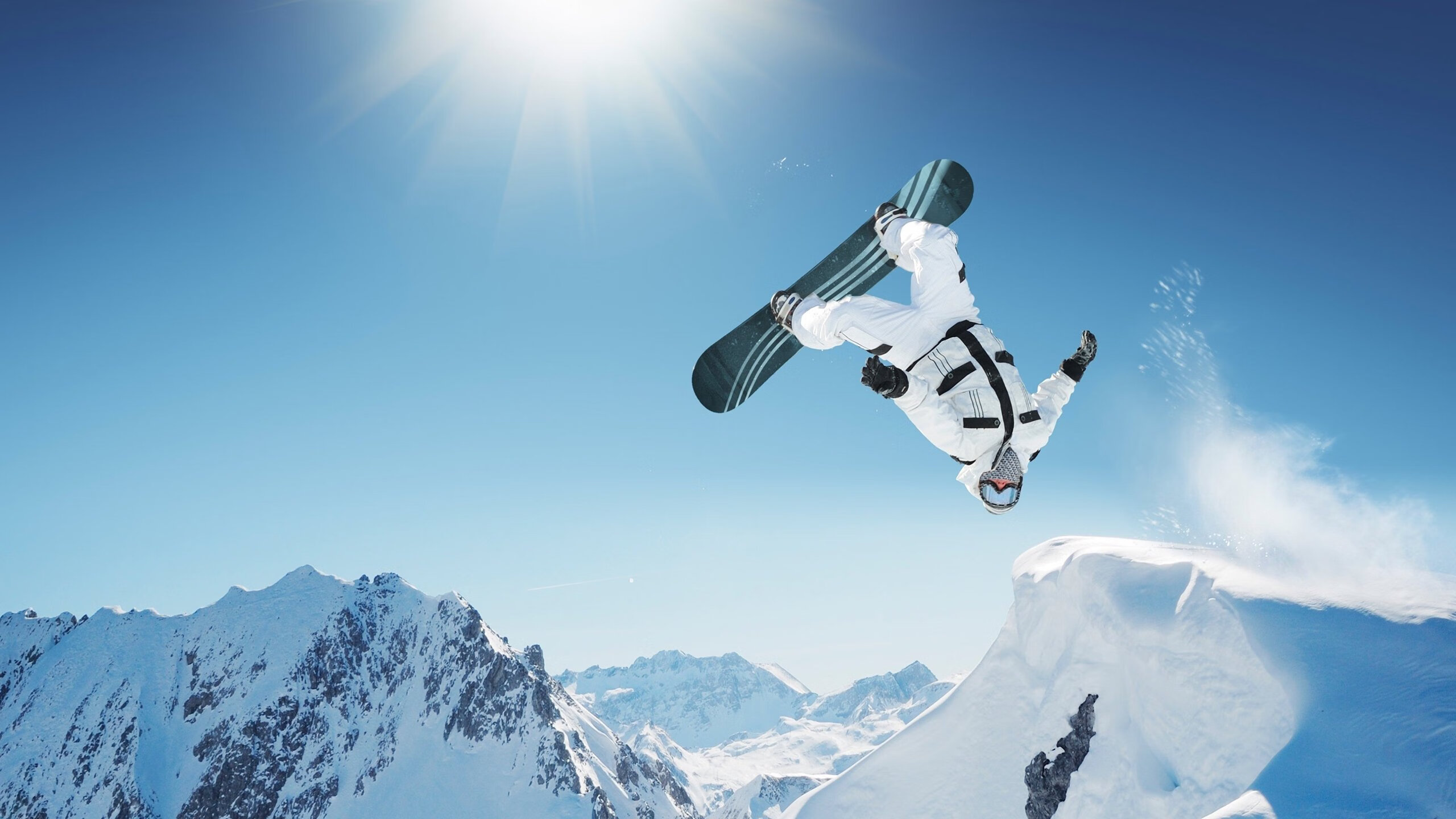 F1引擎轰鸣与绿茵传奇，两个「决胜之夜」下的孤胆英雄启示录